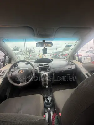 Toyota Vitz 1.3 AWD 5dr 2010 Black