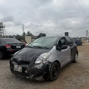 Toyota Vitz 1.3 AWD 5dr 2010 Black