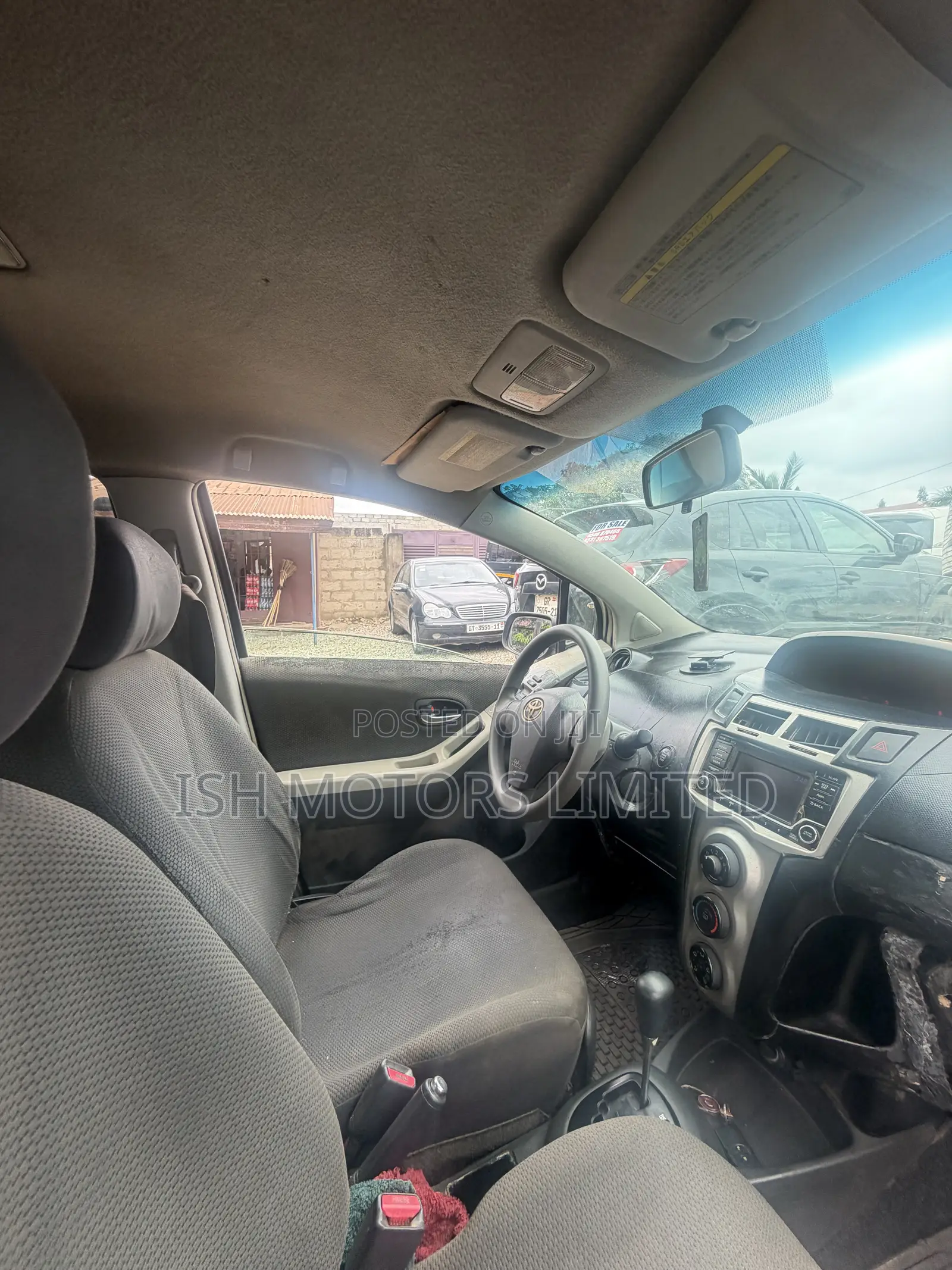 Toyota Vitz 1.3 AWD 5dr 2010 Black