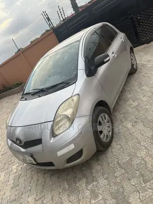 Toyota Vitz 1.3 AWD 5dr 2009 Silver