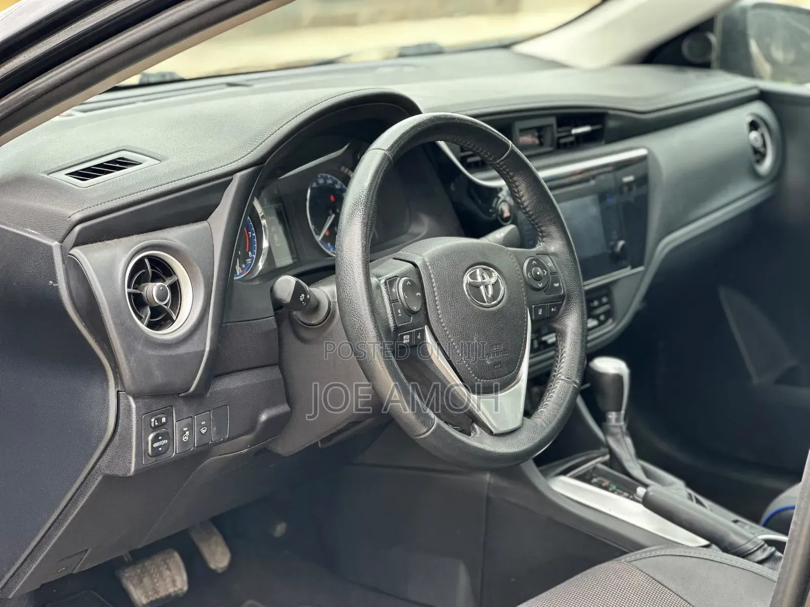 Toyota Corolla SE (1.8L 4cyl 6M) 2018 Black