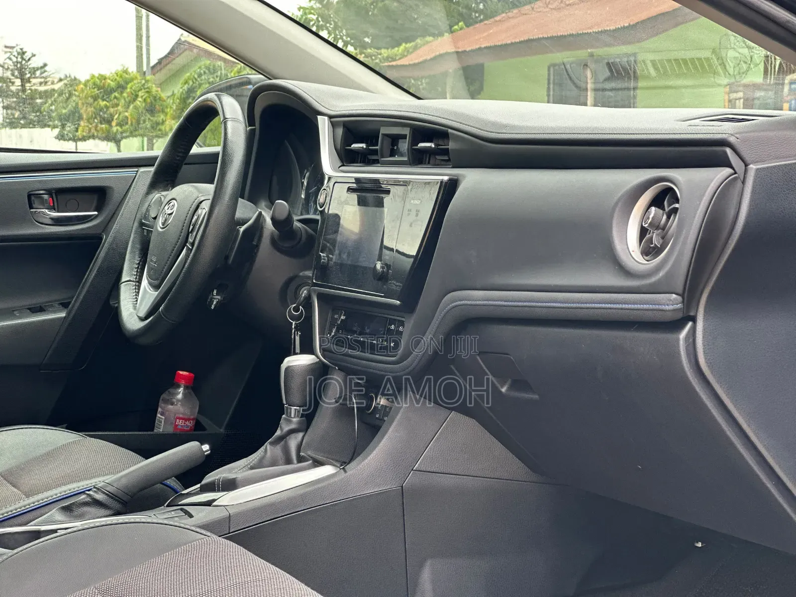 Toyota Corolla SE (1.8L 4cyl 6M) 2018 Black