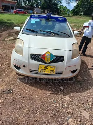 Toyota Vitz 2010 White