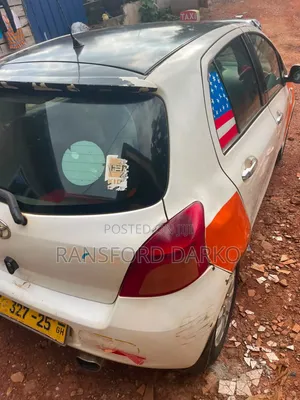 Toyota Vitz 2010 White