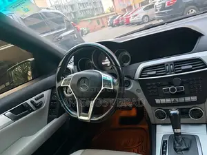 Mercedes-Benz C250 2014 Blue