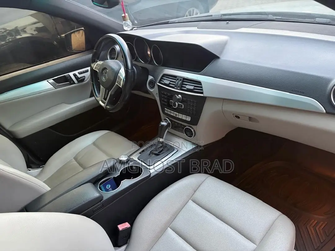 Mercedes-Benz C250 2014 Blue
