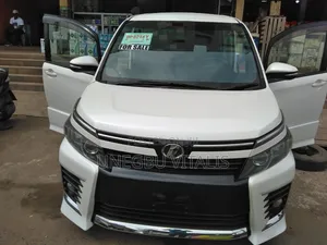 Toyota Voxy V 2WD 8-Seater 2015 White