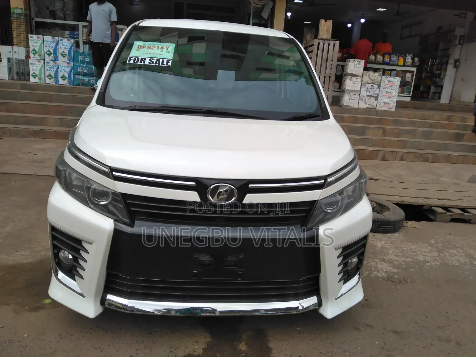 Toyota Voxy V 2WD 8-Seater 2015 White