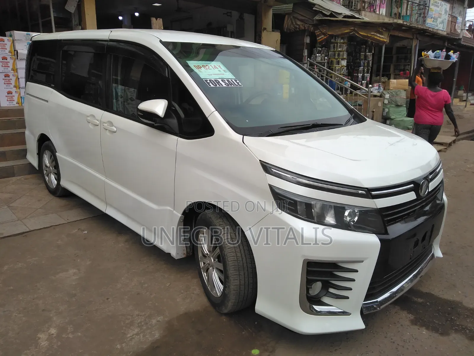 Toyota Voxy V 2WD 8-Seater 2015 White
