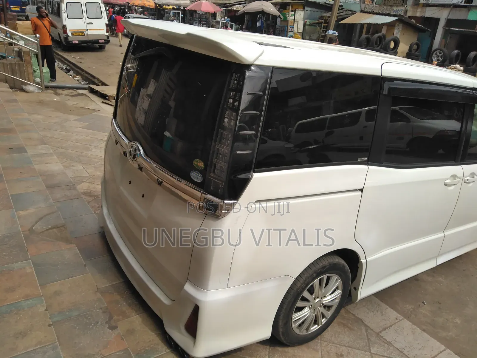 Toyota Voxy V 2WD 8-Seater 2015 White
