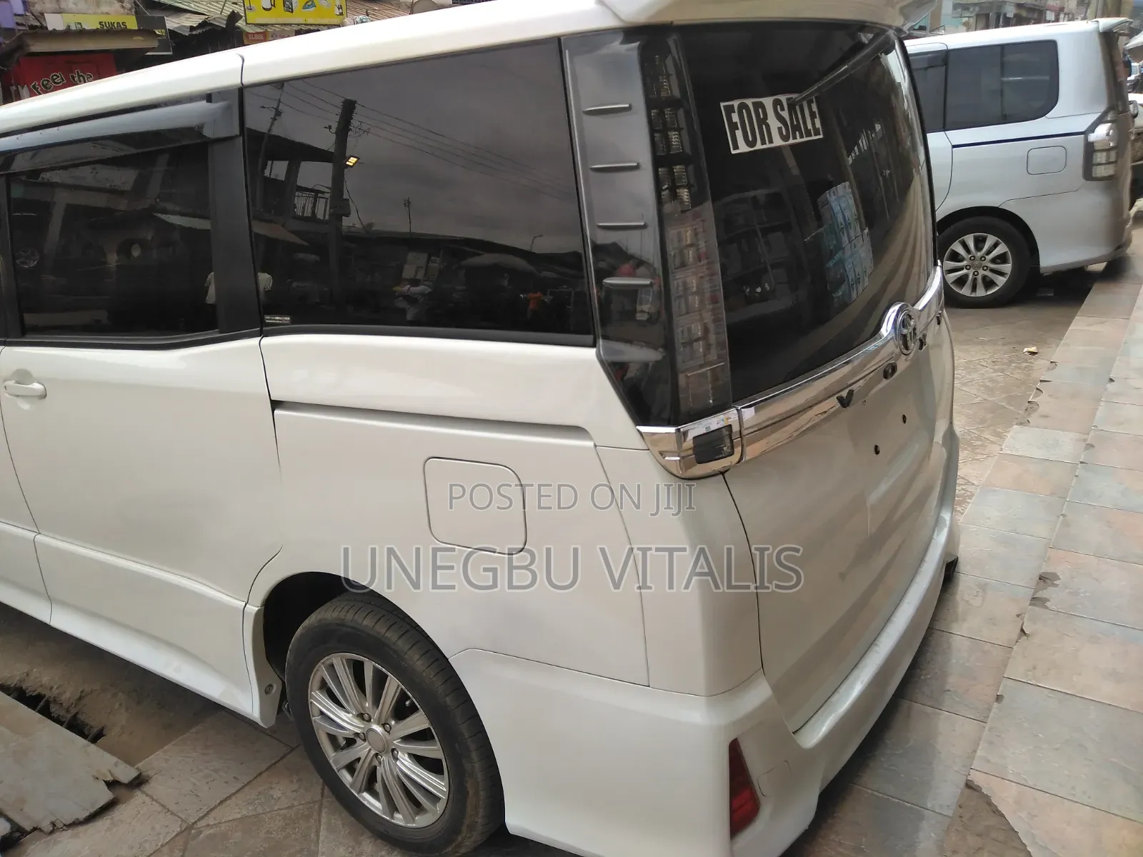 Toyota Voxy V 2WD 8-Seater 2015 White