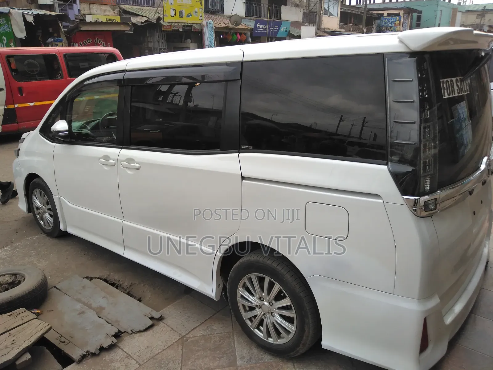 Toyota Voxy V 2WD 8-Seater 2015 White