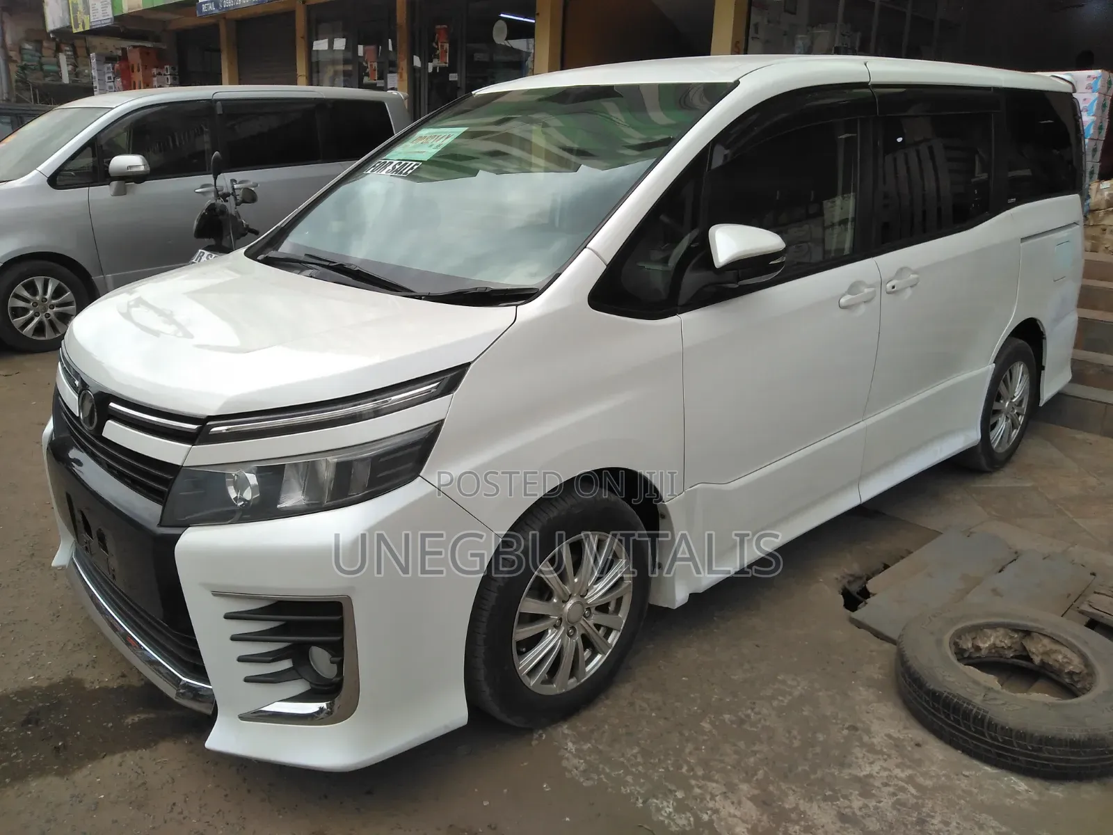 Toyota Voxy V 2WD 8-Seater 2015 White