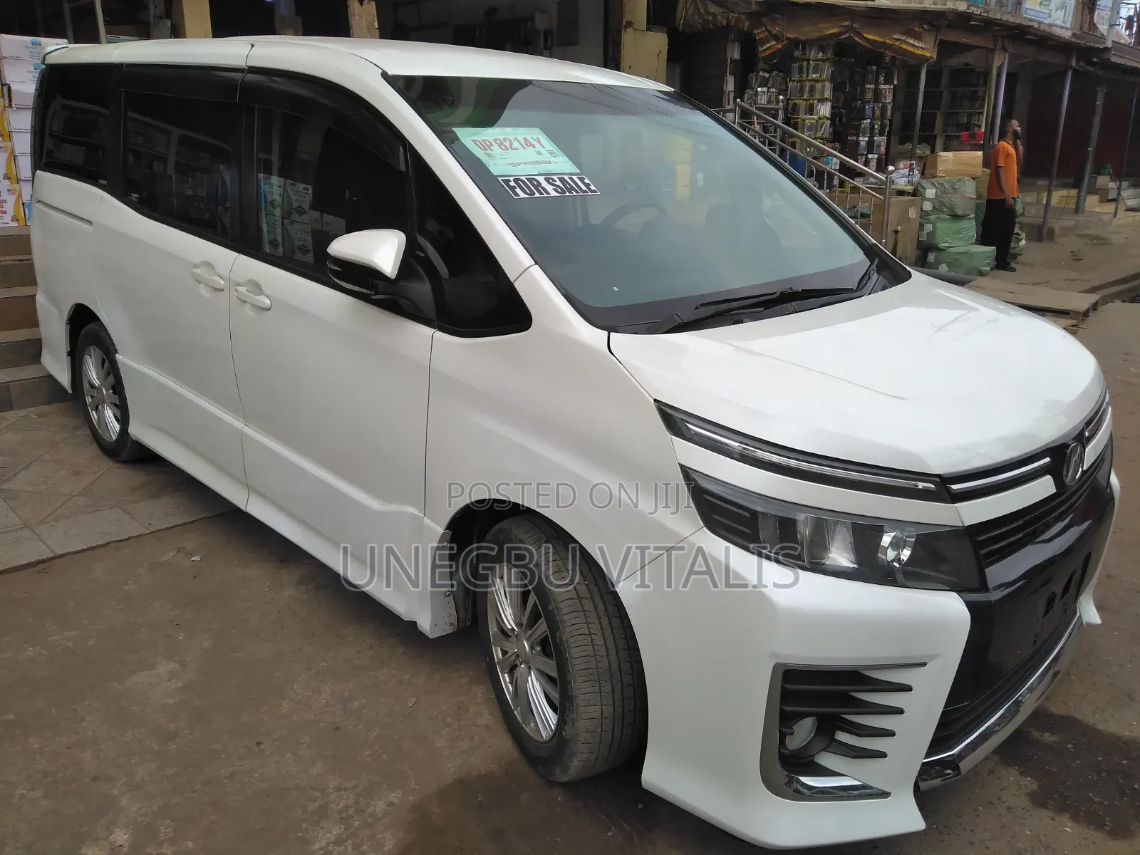 Toyota Voxy V 2WD 8-Seater 2015 White