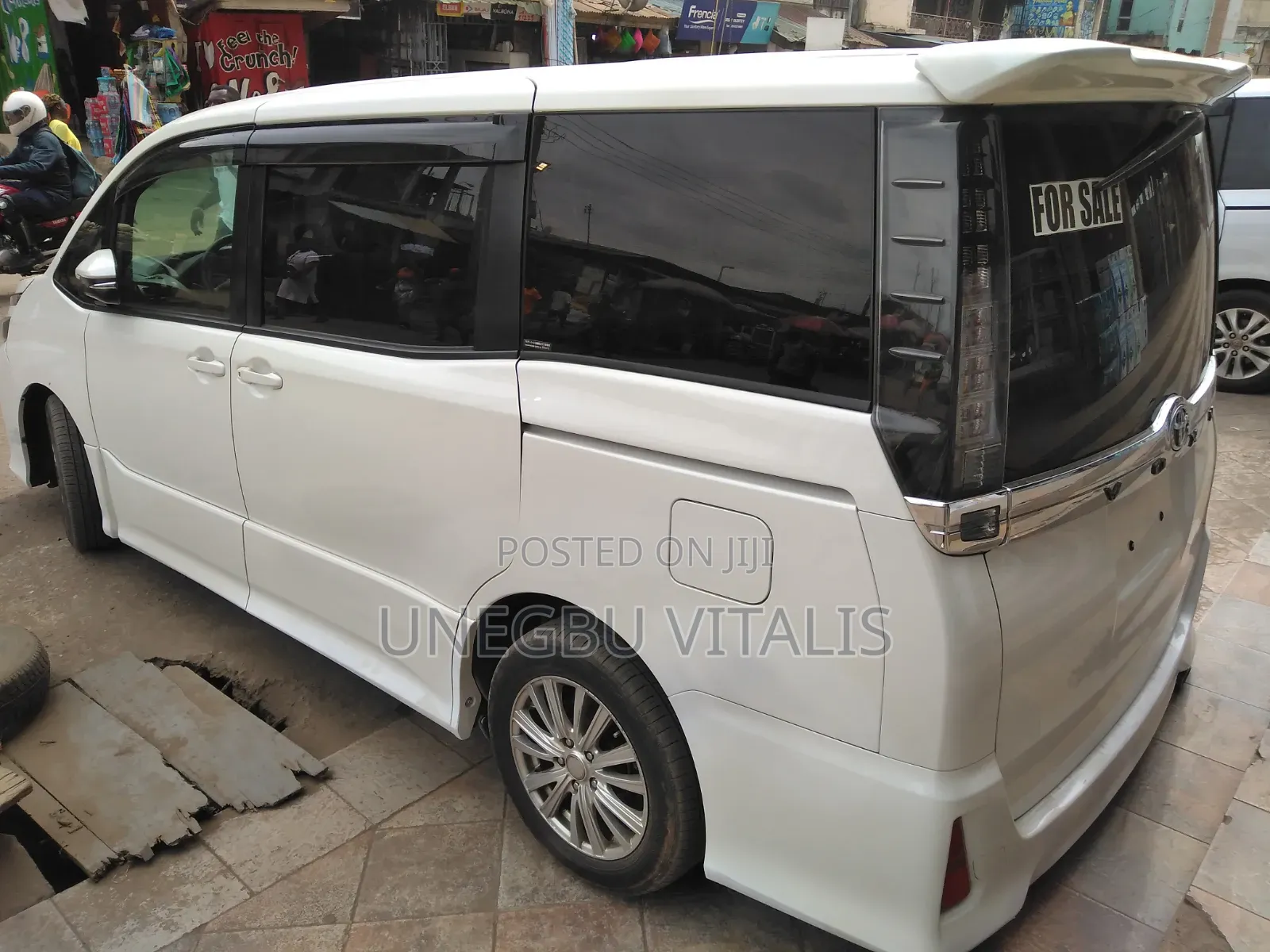 Toyota Voxy V 2WD 8-Seater 2015 White
