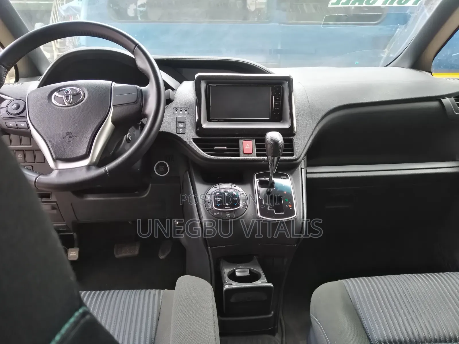 Toyota Voxy V 2WD 8-Seater 2015 White