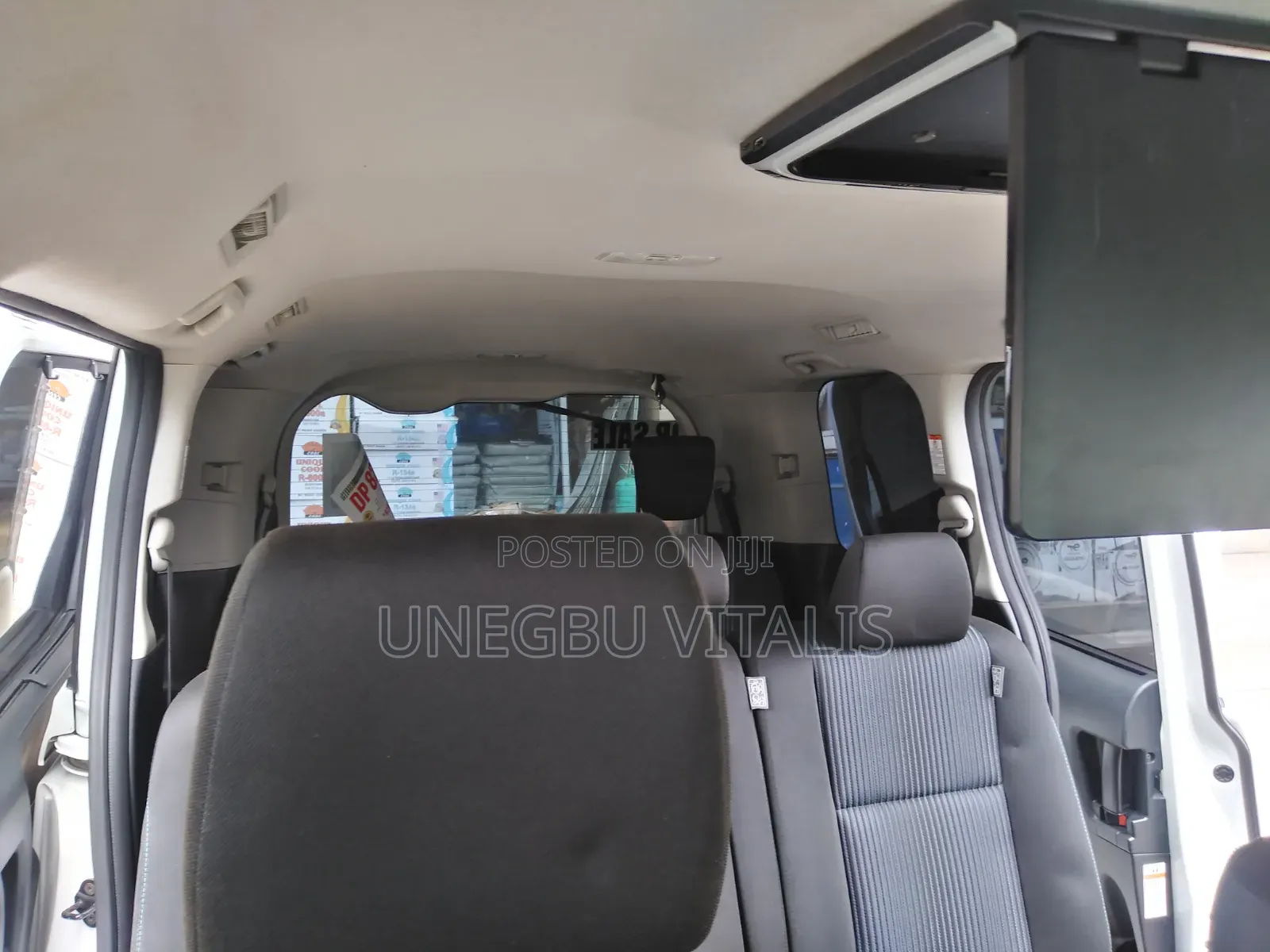 Toyota Voxy V 2WD 8-Seater 2015 White