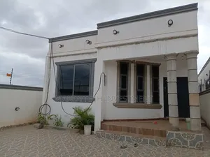 3bdrm Villa in Lake Side Estate for sale