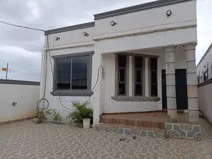 3bdrm Villa in Lake Side Estate for sale