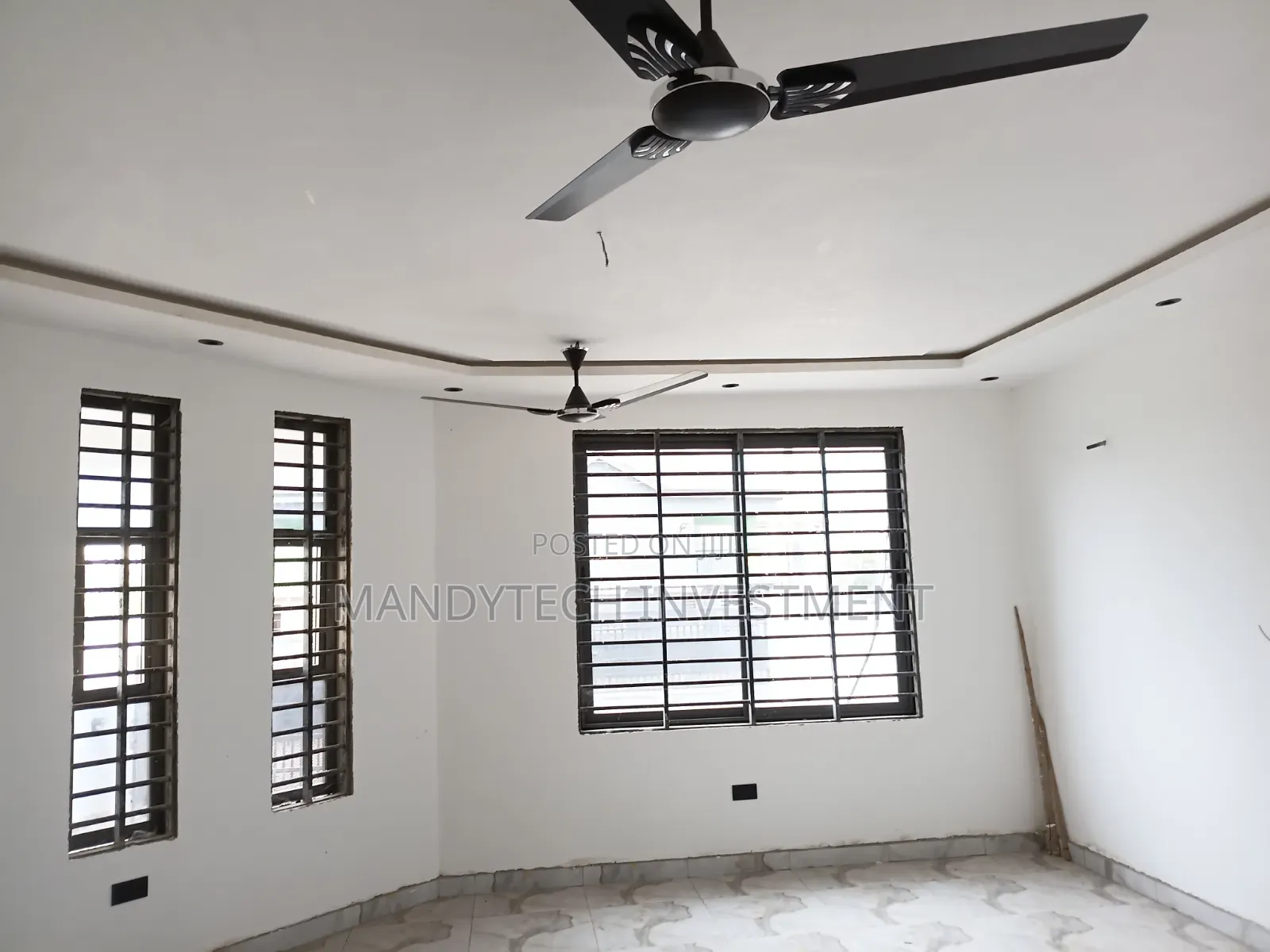 3bdrm Villa in Lake Side Estate for sale