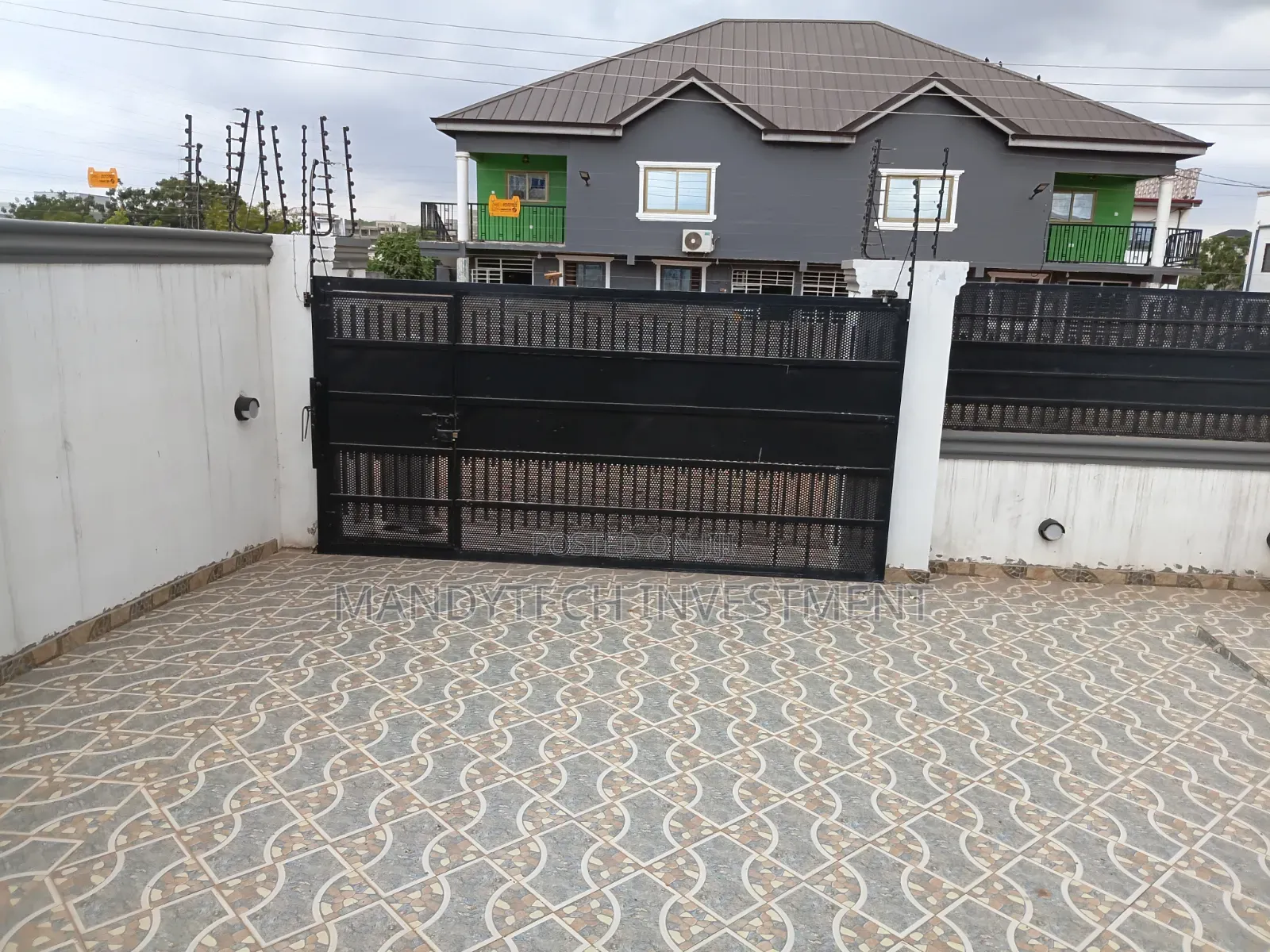 3bdrm Villa in Lake Side Estate for sale