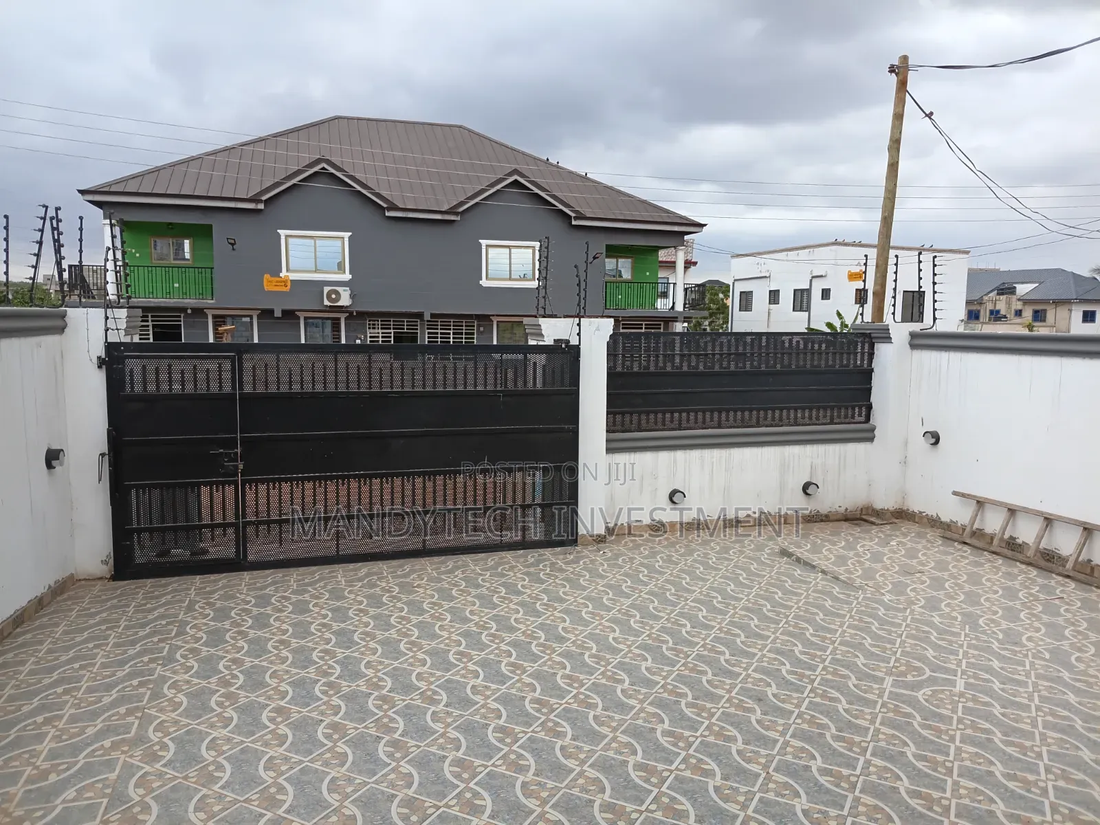 3bdrm Villa in Lake Side Estate for sale
