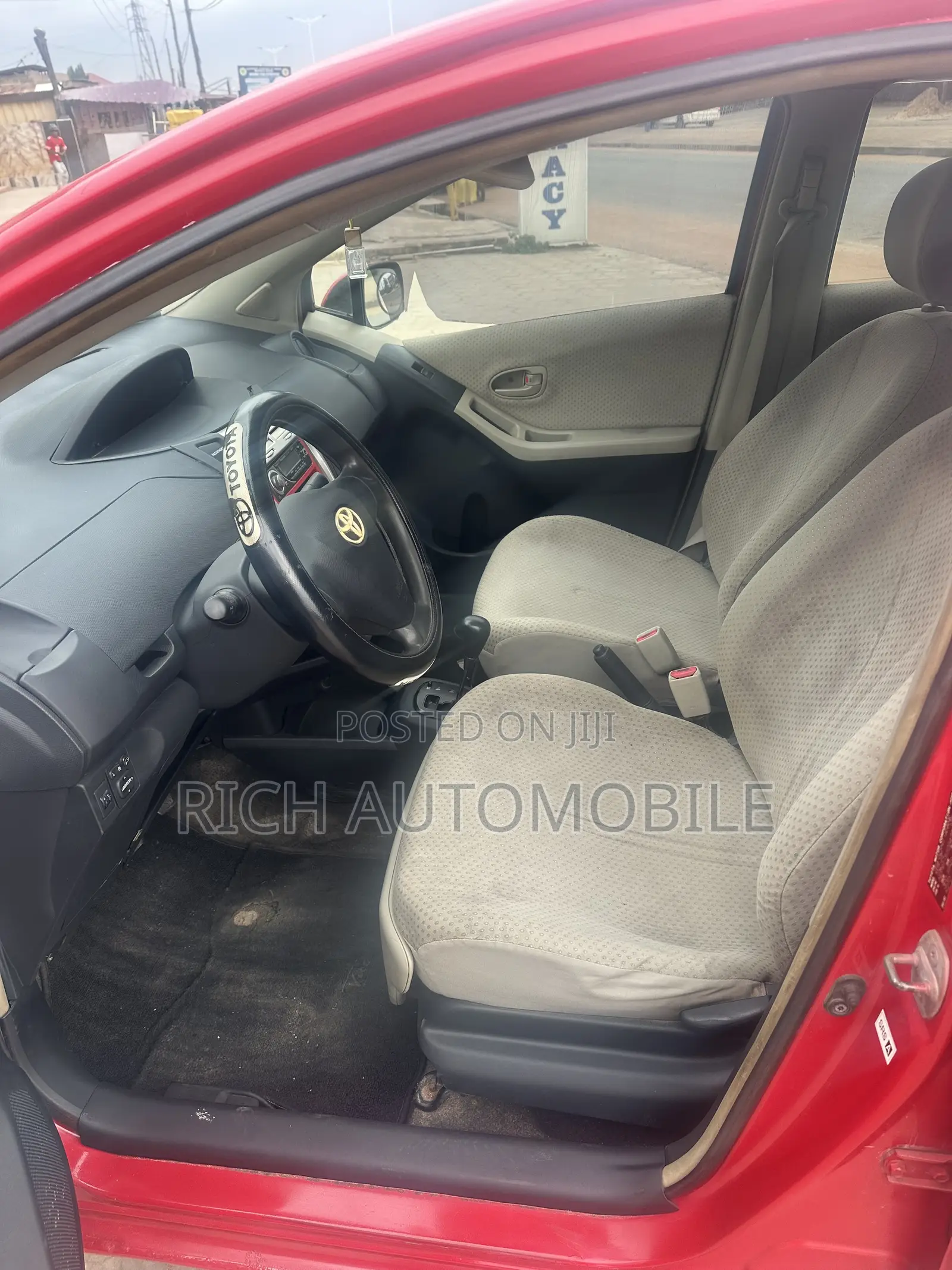 Toyota Vitz 1.5 FWD 5dr 2010 Red