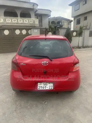 Toyota Vitz 1.5 FWD 5dr 2010 Red