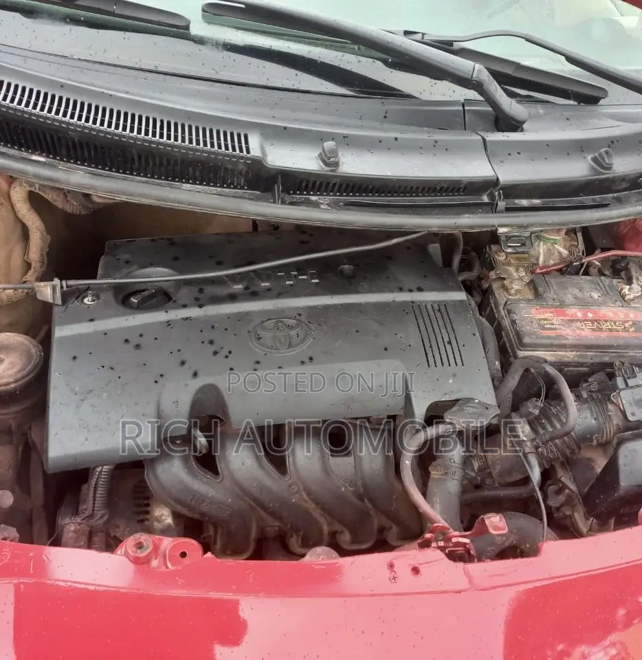 Toyota Vitz 1.5 FWD 5dr 2010 Red