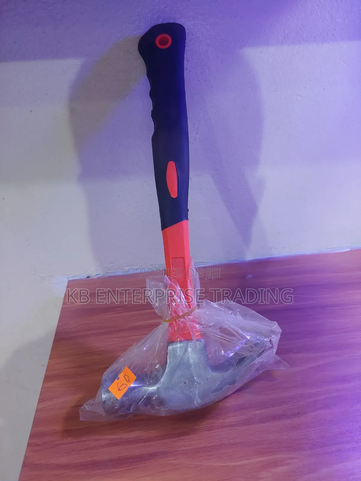 Claw Hammer With Ergonomic Grip