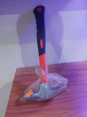 Claw Hammer With Ergonomic Grip