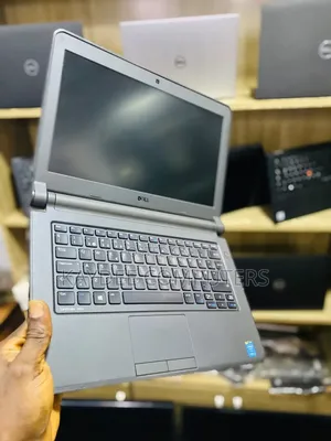 Laptop Dell Latitude 3350 8GB Intel Core i3 SSD 256GB
