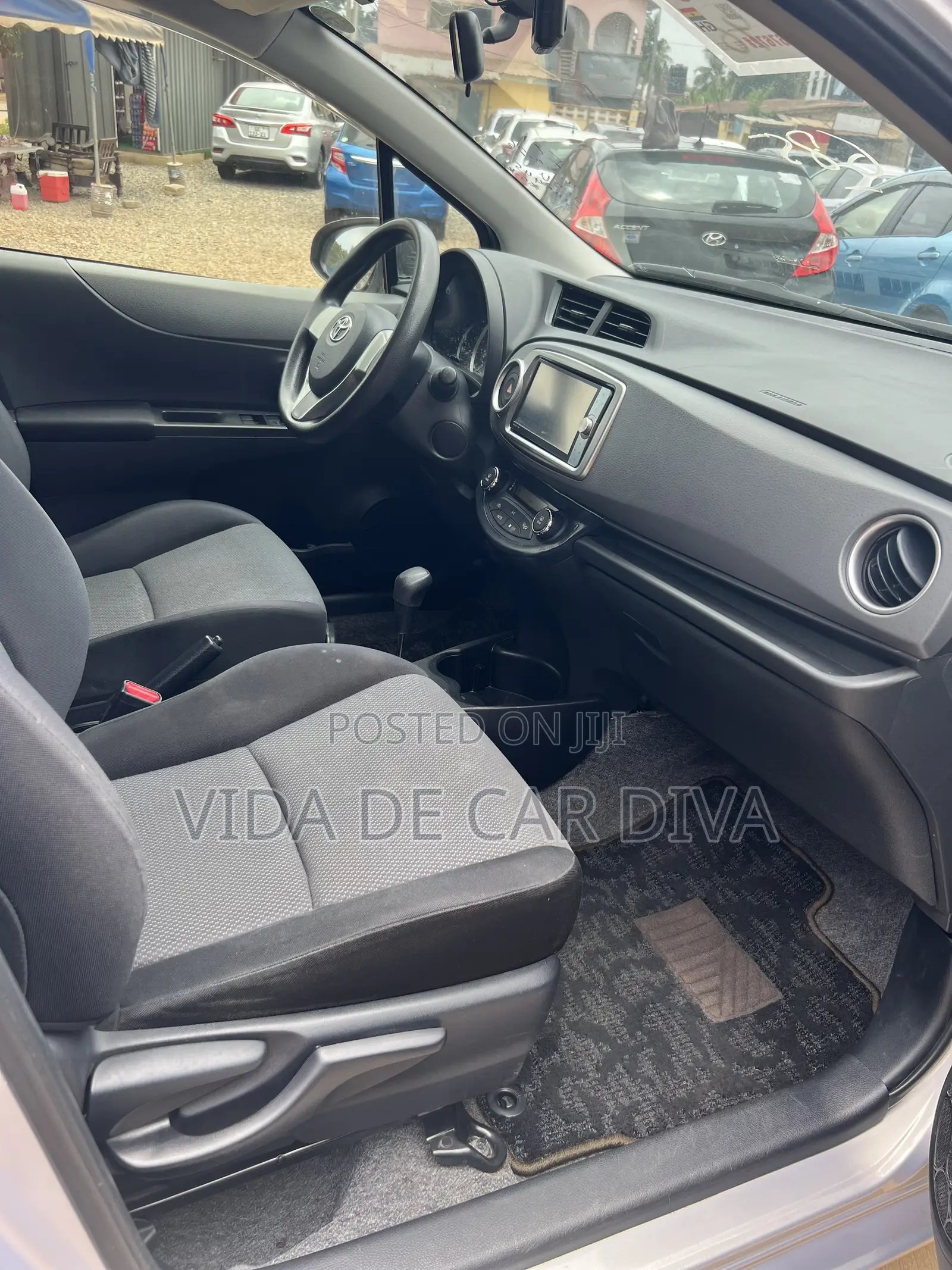 Toyota Vitz 1.3 AWD 5dr 2013 Silver