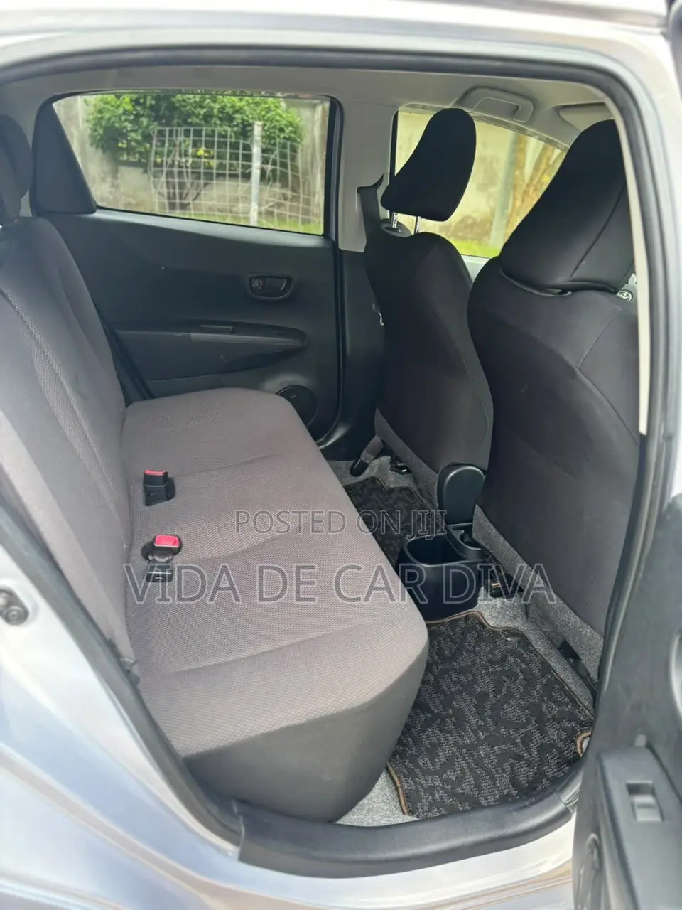 Toyota Vitz 1.3 AWD 5dr 2013 Silver