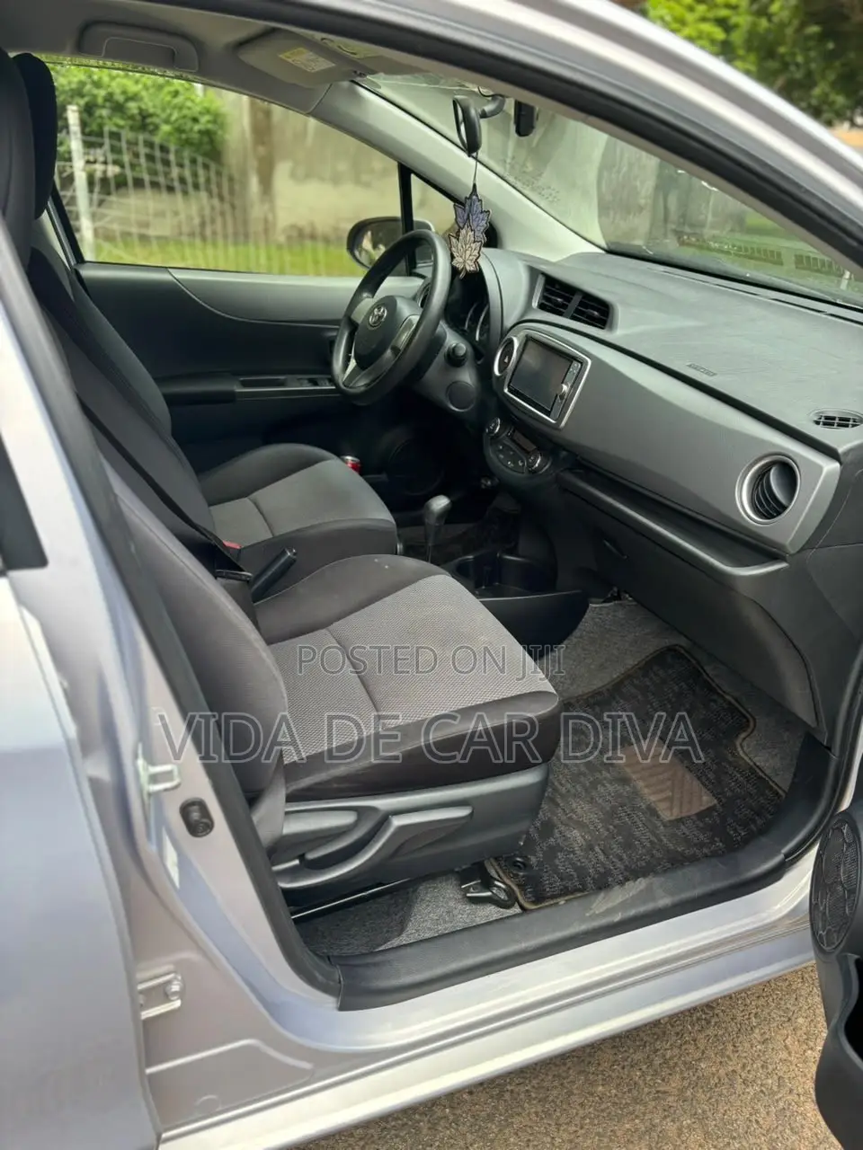 Toyota Vitz 1.3 AWD 5dr 2013 Silver
