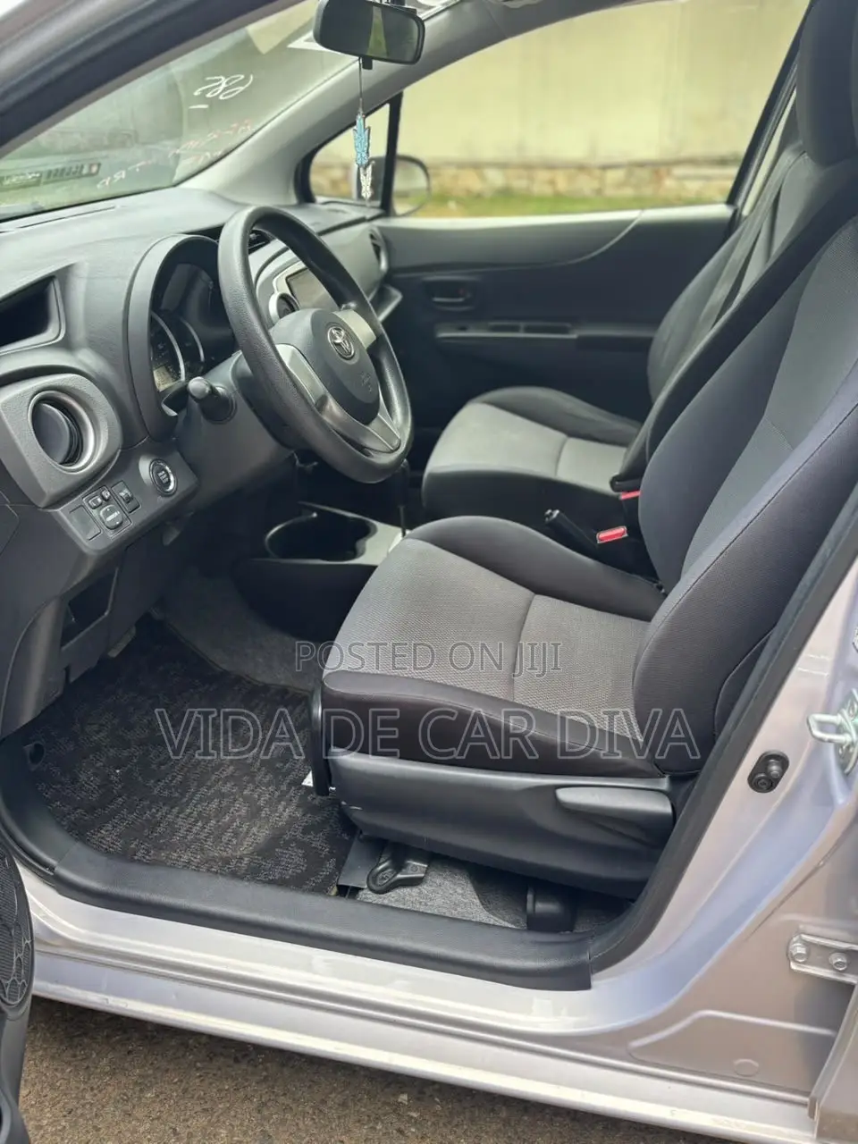 Toyota Vitz 1.3 AWD 5dr 2013 Silver