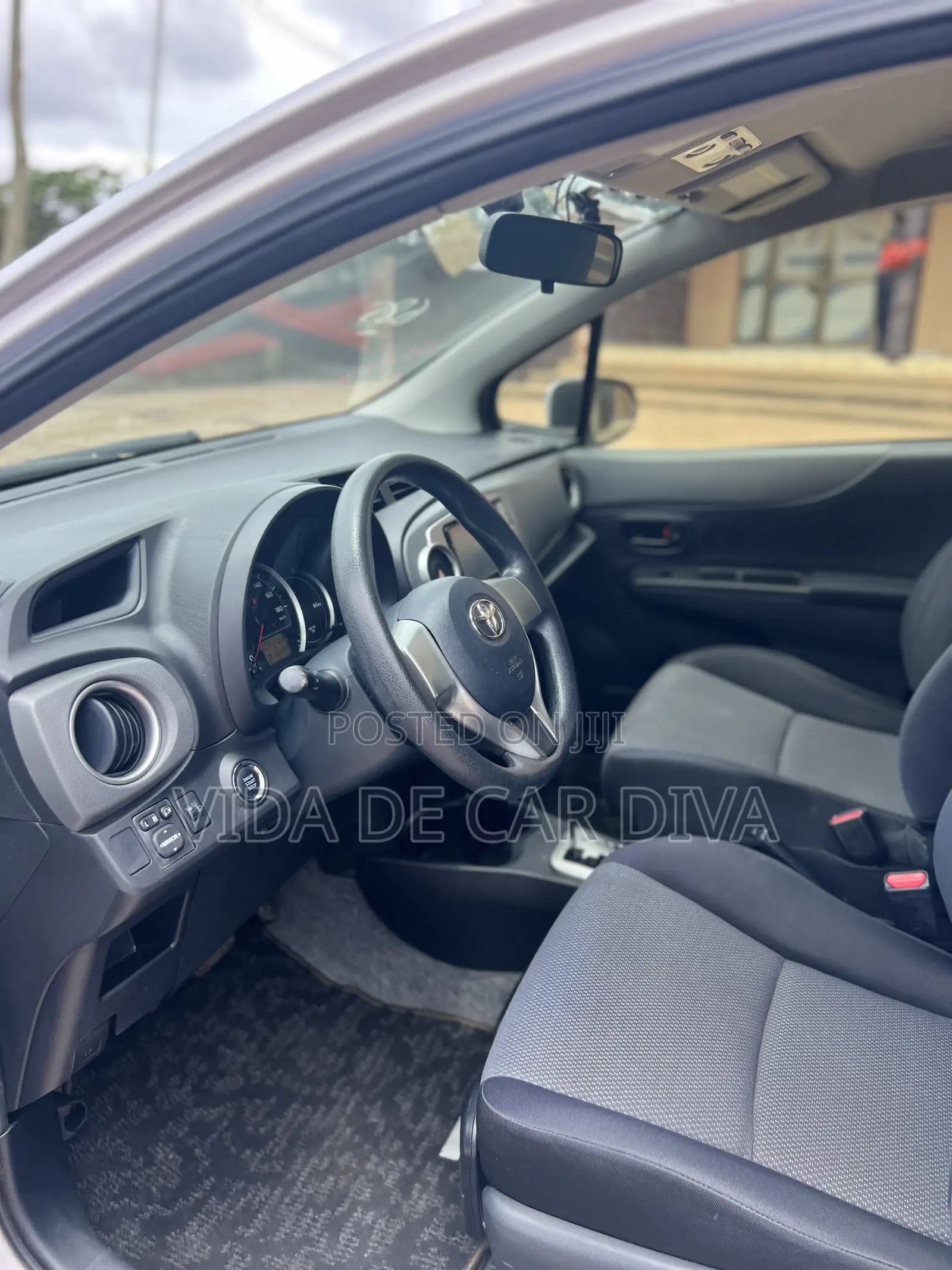 Toyota Vitz 1.3 AWD 5dr 2013 Silver