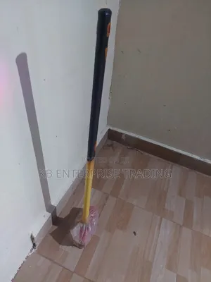 Heavy-Duty Sledgehammer With Ergonomic Grip