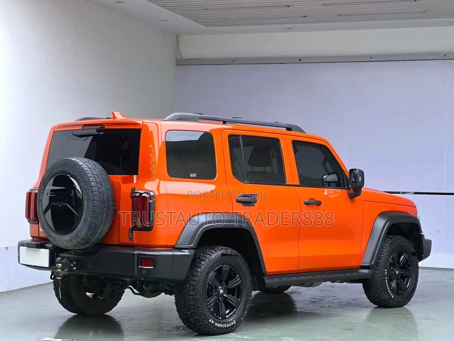 Tank 300 2021 Orange