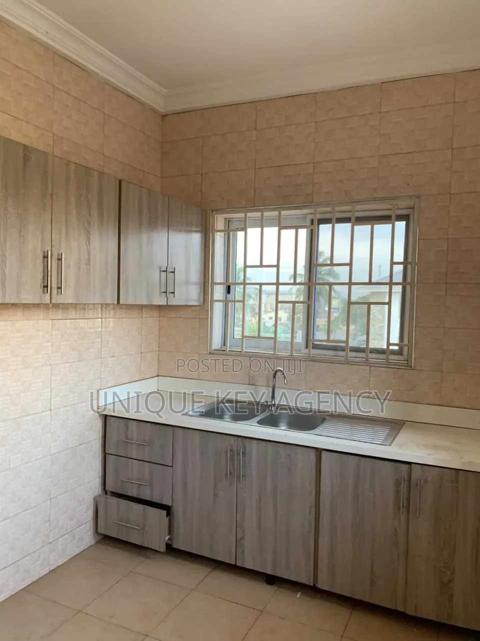2bdrm Apartment in Unique Key Agency, West Legon for rent