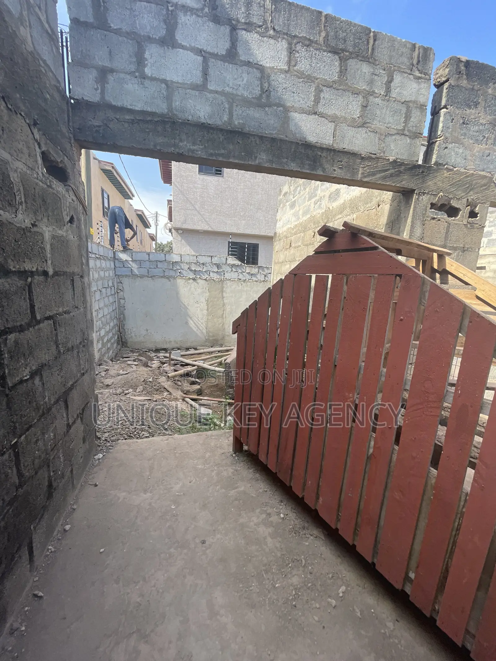 5bdrm House in Unique Key Agency, Spintex for sale
