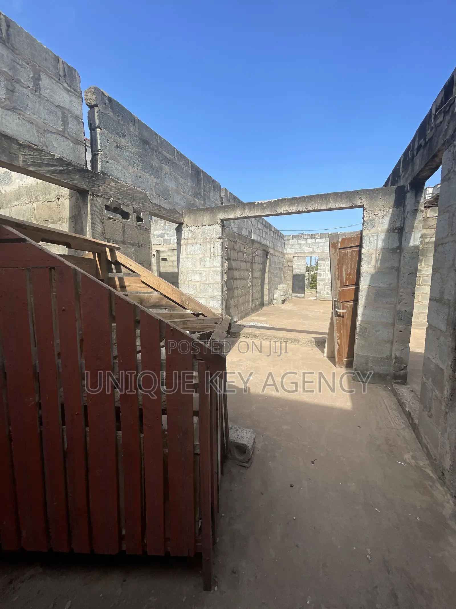 5bdrm House in Unique Key Agency, Spintex for sale