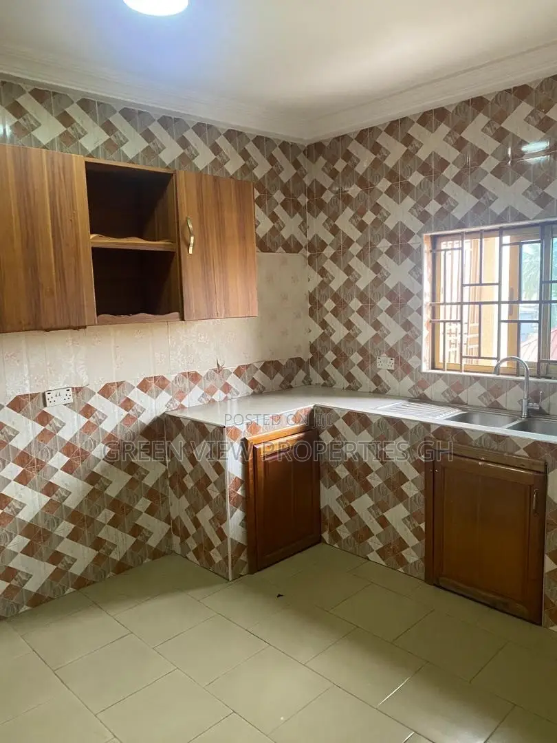3bdrm Apartment in West Hills Mall Area for rent