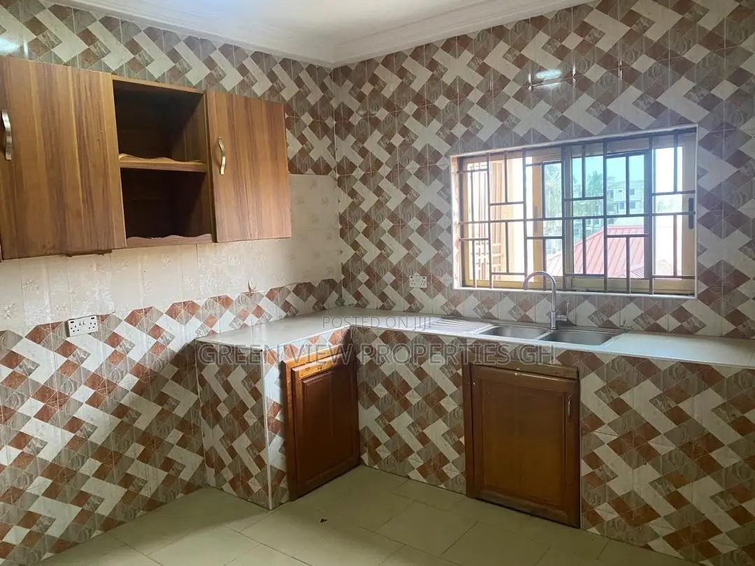 3bdrm Apartment in West Hills Mall Area for rent