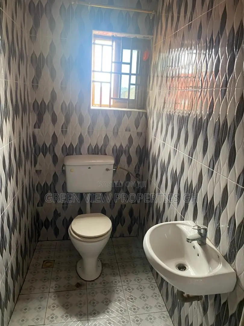 3bdrm Apartment in West Hills Mall Area for rent