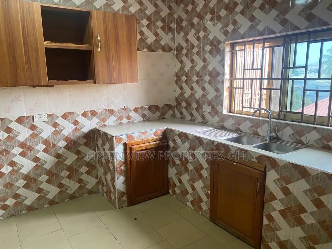 3bdrm Apartment in West Hills Mall Area for rent