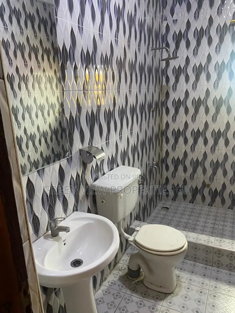3bdrm Apartment in West Hills Mall Area for rent