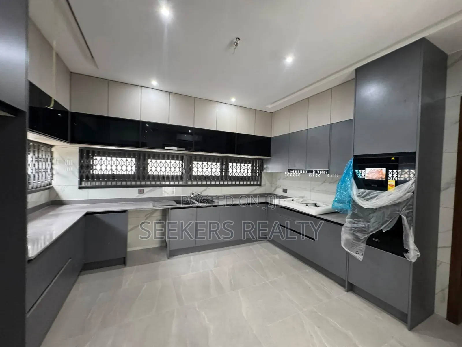 4bdrm Townhouse / Terrace in Seekers Realty, US Embassy Area for rent