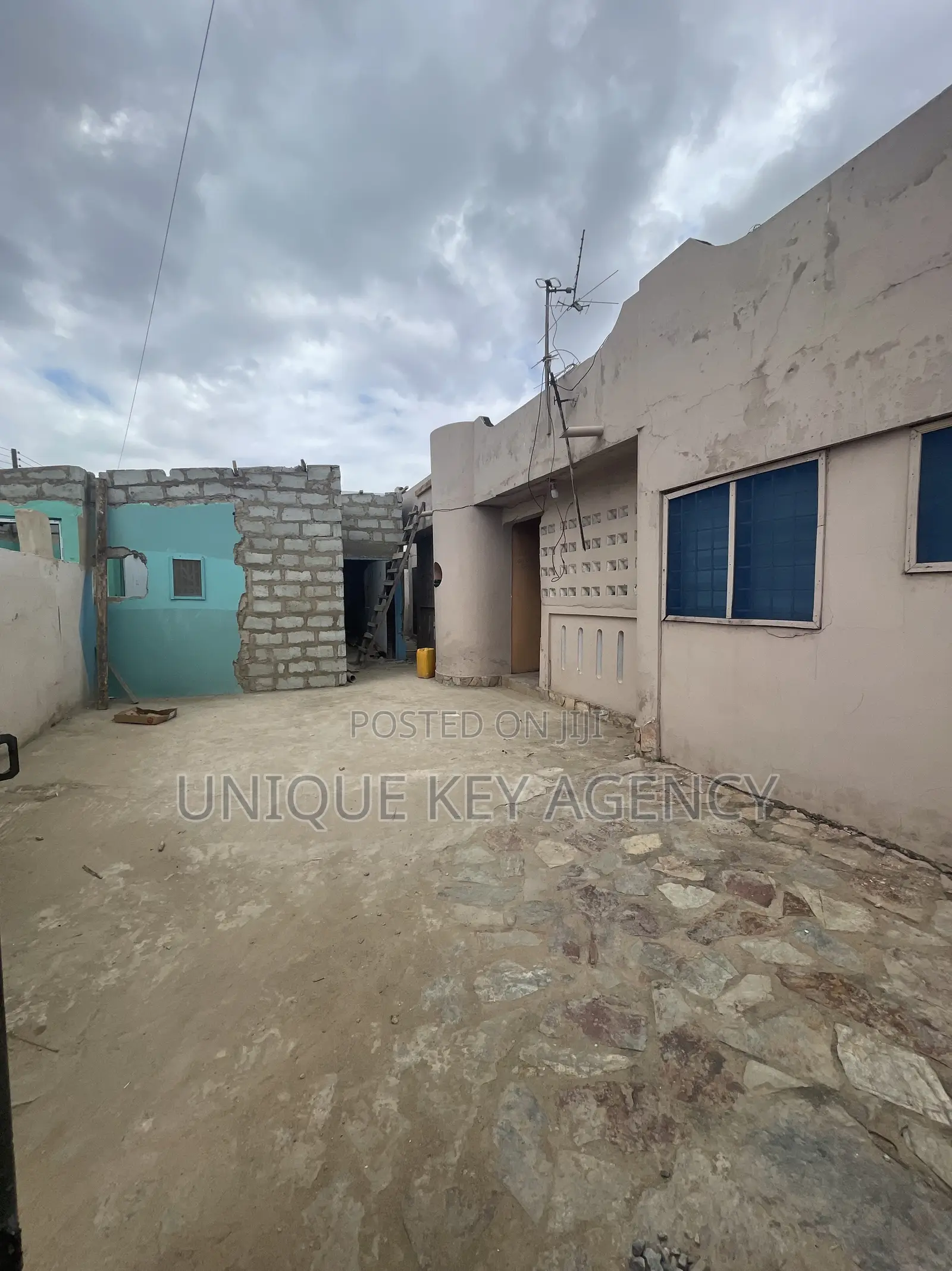 6bdrm House in Unique Key Agency, Achimota for sale