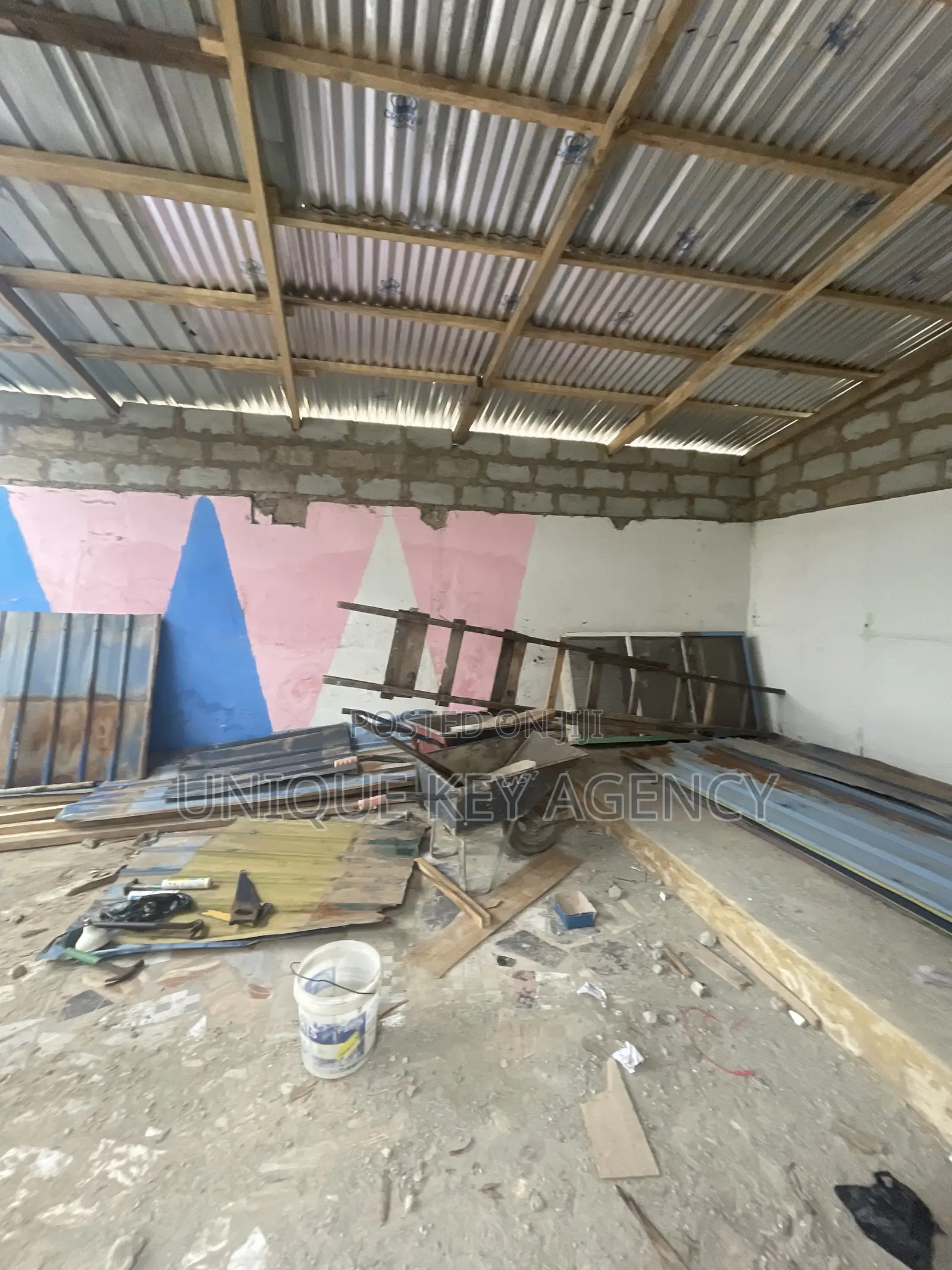 6bdrm House in Unique Key Agency, Achimota for sale